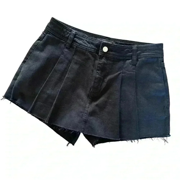 Urban Outfitters Black Denim Pleated Sorts Size 27 - Picture 1 of 11
